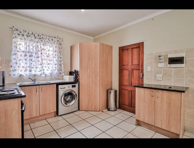 2 BEDROOM APARTMENT FOR SALE IN KOSMOSDAL
